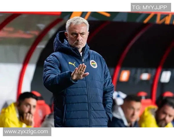 因被批评态度不佳而饱受争议的男足球星经历过怎样的风波与反思